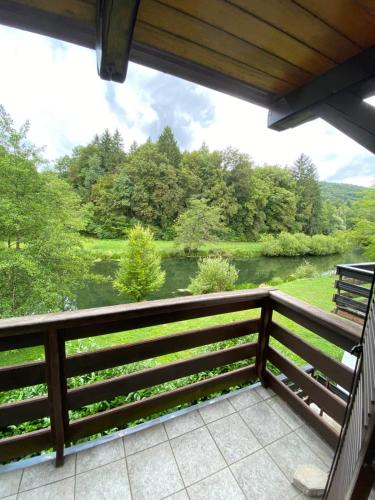 Retreat House River Krka - Hiša oddiha reka Krka