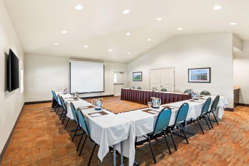 Ledgestone Hotel - image 5