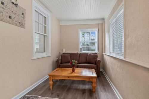 Stay At Our Tasteful Private & Elegant Abode - image 5