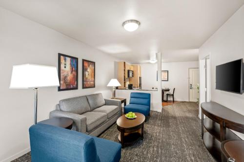 Ledgestone Hotel - image 2