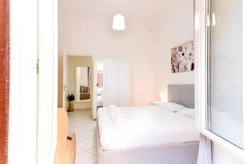 Elegantis Giolitti Suite Apartment with Private Balcony, Рим (фото 10)