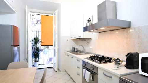 Elegantis Giolitti Suite Apartment with Private Balcony, Рим (фото 3)
