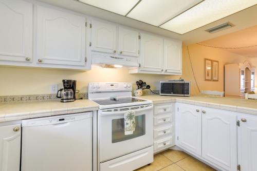 Oceanfront Cocoa Beach Condo with View Walk to Pier in Cocoa Beach, USA