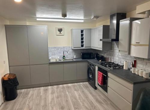 Cosy 2 bed near Excel and City Airport - image 7