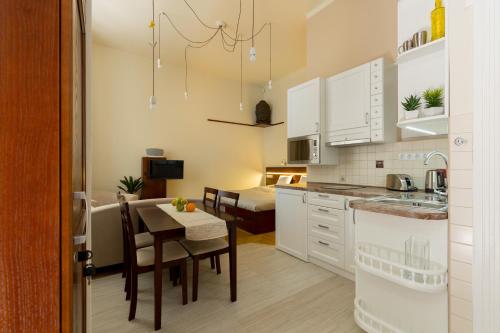 

Family Buddha Apartment
