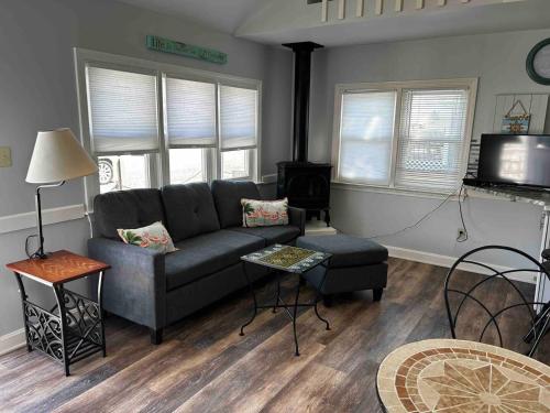 Steps To The Beach From This Cozy Cottage 95 in Dennis Port