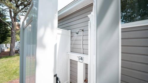 Steps To The Beach From This Cozy Cottage 95 in Dennis Port