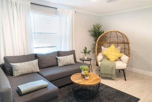 Tranquil & Fully Renoveted Home Near Busch Gardens in Tampa, USA