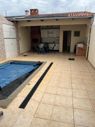 Sobrado com piscina in Bandeirantes