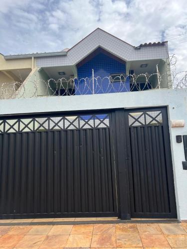 Sobrado com piscina in Bandeirantes