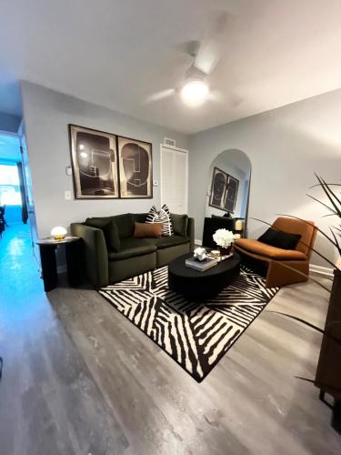 Blue Luxury House in Hampden near Pimlico