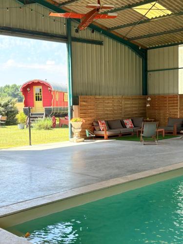 La roulotte CIRCUS des Grillots in Paray Le Fresil
