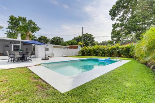 Bright Pinellas Park Getaway w/ Private Pool!