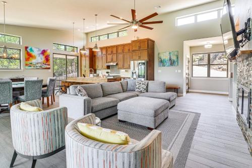 Lake Travis House w/ Private Dock, Pool & Hot Tub! in Jonestown