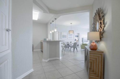 New! Spectacular Vista Cay Penthouse Prize Near Theme Parks Walk to Conventions and Intl Drive in Orlando, USA