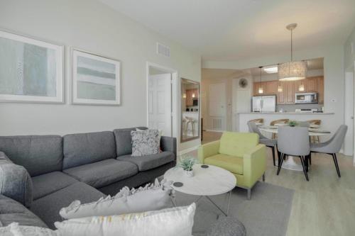 New! Spectacular Vista Cay Penthouse Prize Near Theme Parks Walk to Conventions and Intl Drive in Orlando, USA