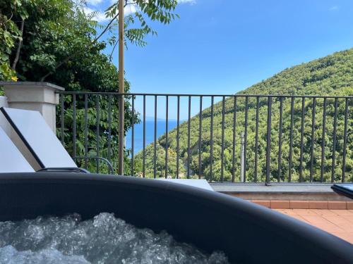 Rooms Hub Costa d'Amalfi - Vietri sul Mare in Vietri Sul Mare