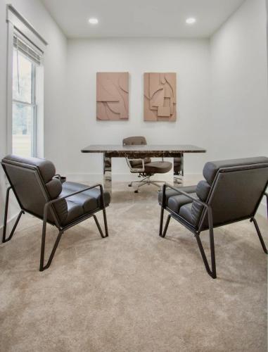 Picturesque Getaway 7BR, Hot tub, Mins to Downtown in Kirkwood