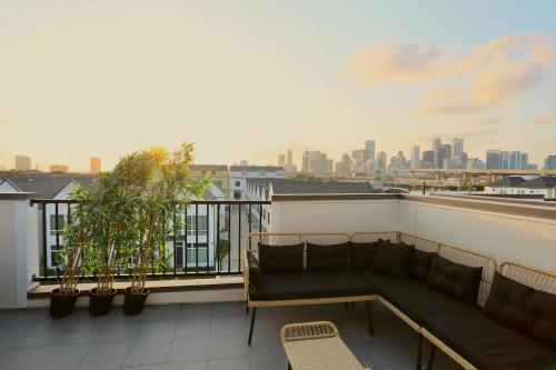 Houston Skyline View w Jacuzzi, 5 mins to DT