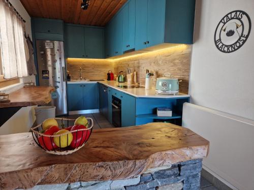 virtuve, Chalet typique proche Crans Montana in Icogne