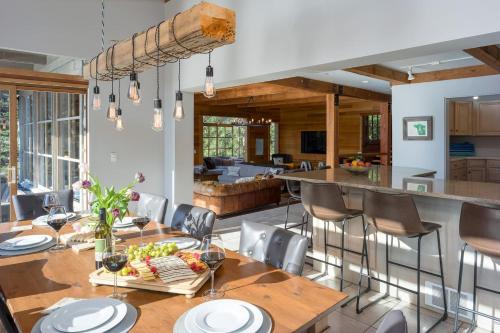 Waterfront Privacy, Hot Tub, Mooring, Gated Estate in Orcas Island (WA)