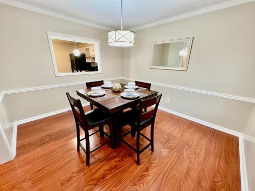 Ecstatic Town Home in Stone Mountain in 石山