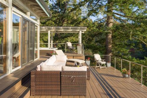 Waterfront Privacy, Hot Tub, Mooring, Gated Estate in Orcas Island (WA)