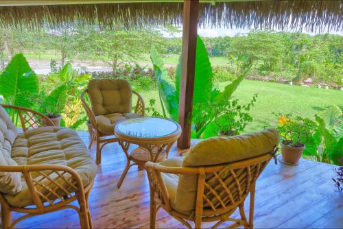 Garden, Fox & Firefly Cottages near Kainan ng Bayan
