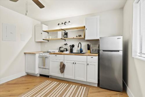 Modern Studio Apartment near Merrimack Park thumb 4
