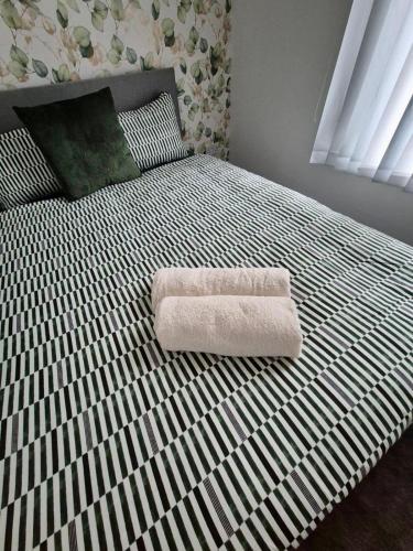 #49 Luxury 4-Bedroom House with Modern Comforts, Liverpool (photo 8)