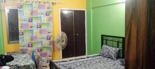 Karachi Gulshan-e-Iqbal Block 3 Furnished 2 Bedrooms Drawing & Dinning Near Disco Bakery-Families ONLY - image 10