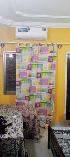 Karachi Gulshan-e-Iqbal Block 3 Furnished 2 Bedrooms Drawing & Dinning Near Disco Bakery-Families ONLY - image 4