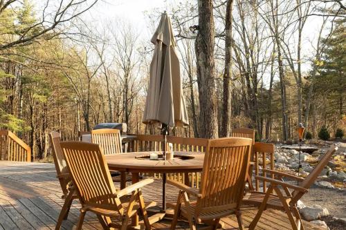 Unique Dome Home With Hot Tub & Piano, on 28 acres in High Falls