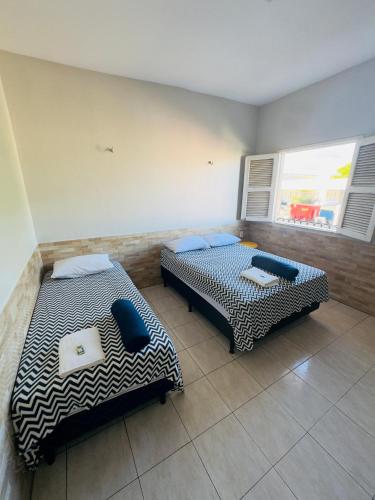 1 double bed, 1 twin bed