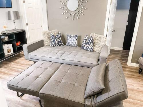 Convention close by 2BR Suite Free Parking - image 2