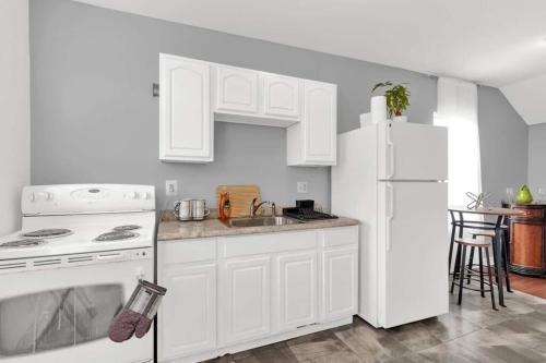 Open Flat By Park & Metro thumb 3
