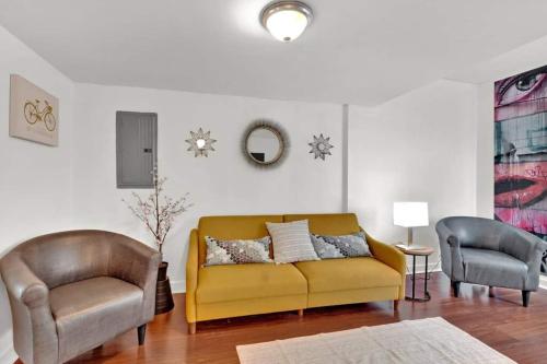 Open Flat By Park & Metro detail
