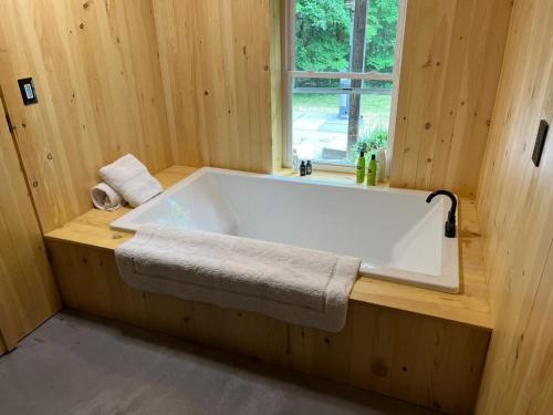 Country home with rock climbing gym, pond and creek in High Falls