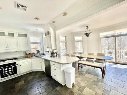 Country home with rock climbing gym, pond and creek in High Falls