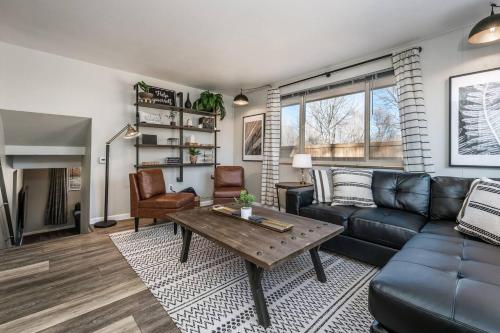 Tranquil Chic Retreat Near Mtns & Red Rocks, Wifi in Wheat Ridge, USA