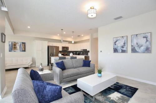 Amazing Apartment In Lux Resort Storey Lake With Great Amenities 10 Miles To Disney! detail