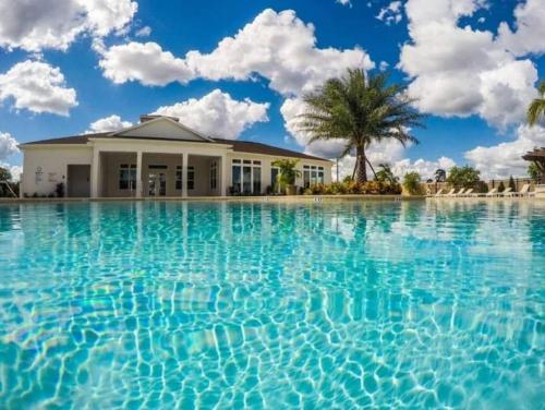 Amazing Townhouse Fits 10 In Gated Community 10 Min To Disney! in Kissimmee, USA