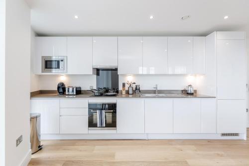 Spacious Excel London Apartment with Balcony, River View and Parking Sleeps 8, Londýn (fotografie 8)