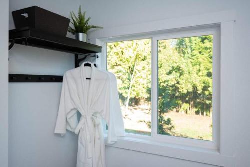 Private Escape! Tiny Home Style thumb 3