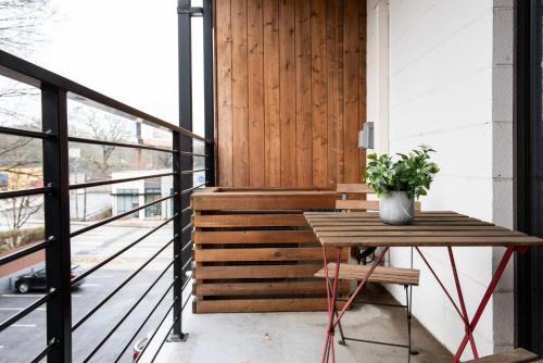 Facilities, *NEW* The Raylen - Ponce City Market - Rooftop in Virginia Highland