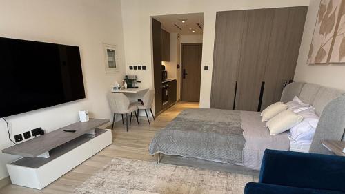 Brand New Sleek Luxury Studio, Dubái (foto 5)
