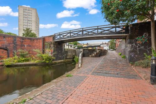 Spacious City Haven - Canal Views - City Centre, Birmingham (foto 4)