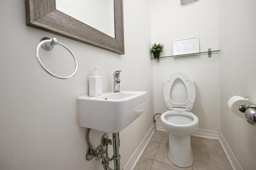 Spacious Room with Ensuite Bathroom near Subway, Koreatown & UofT, Toronto (foto 10)