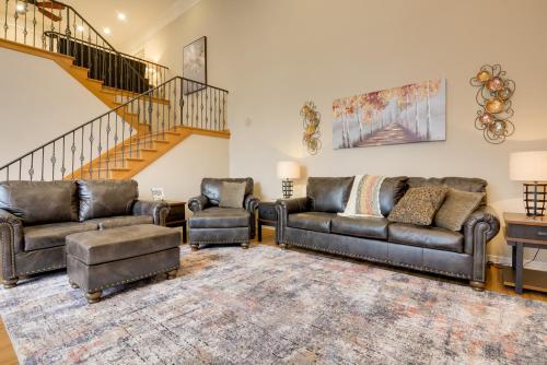 Upscale House with Pool - By Historic Route 66! - image 11
