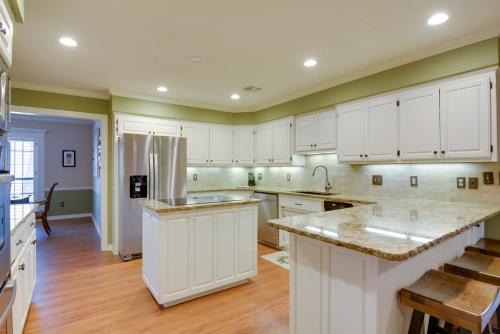 Upscale House with Pool - By Historic Route 66! - image 8